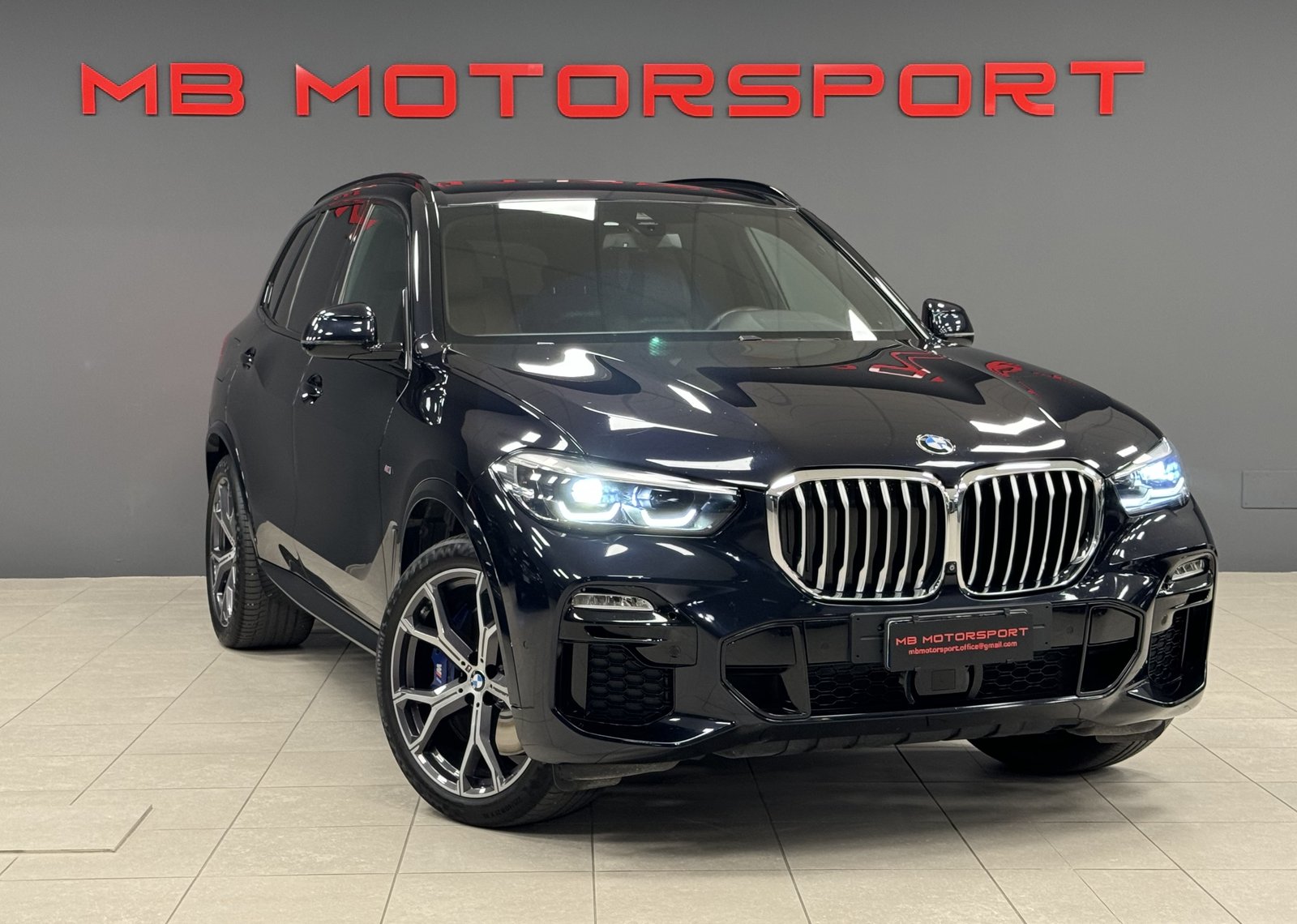 BMW X5 xDrive30d 286 CV Mild-Hybrid 48V M Sport G05 (M Carbon Black Metallizzato) nel salone MB Motorsport