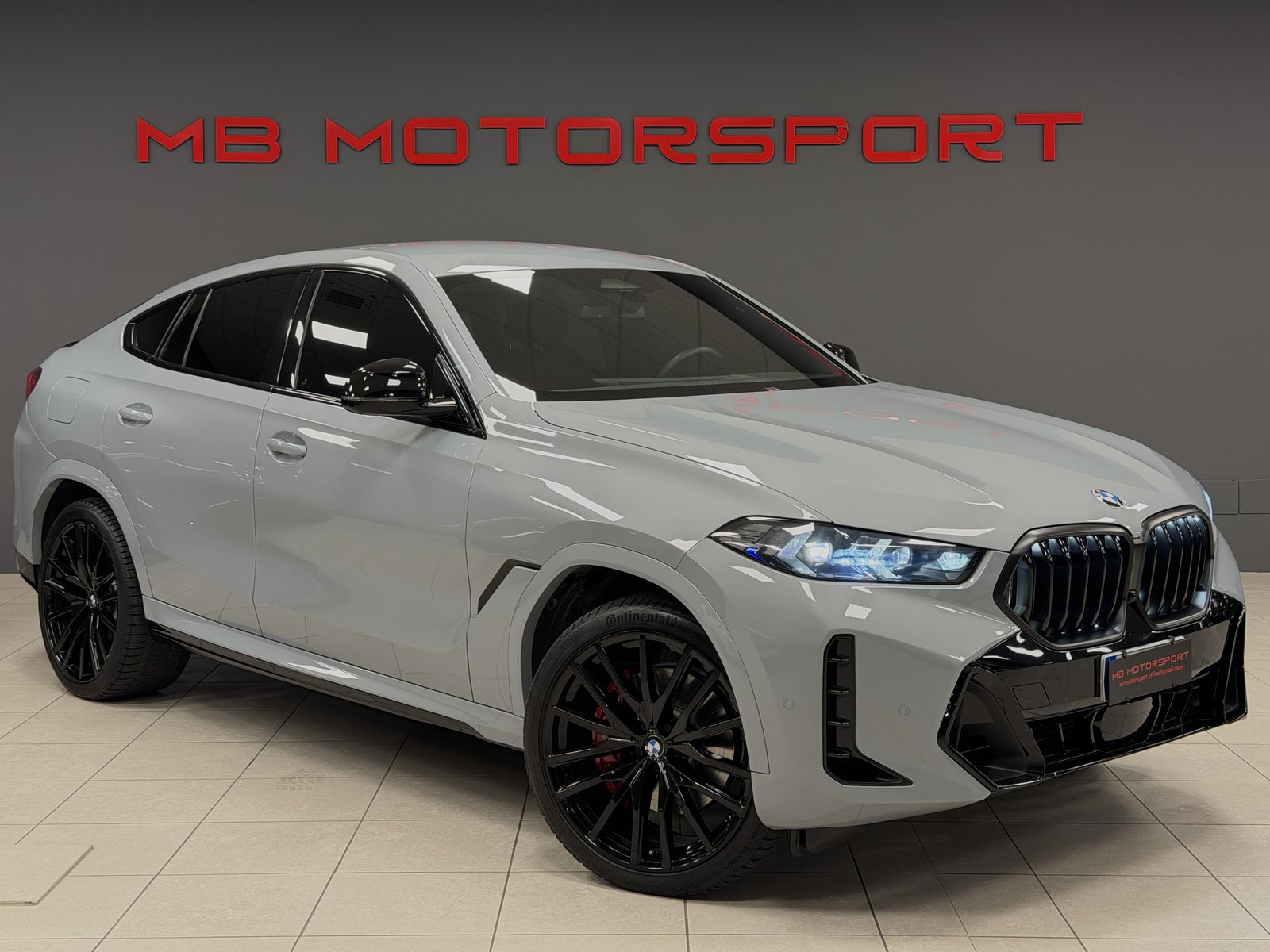 BMW X6 xDrive30d 298 CV Mild-Hybrid M Sport Pro LCI (M Brooklyn Grey Metallizzato) nel salone MB Motorsport