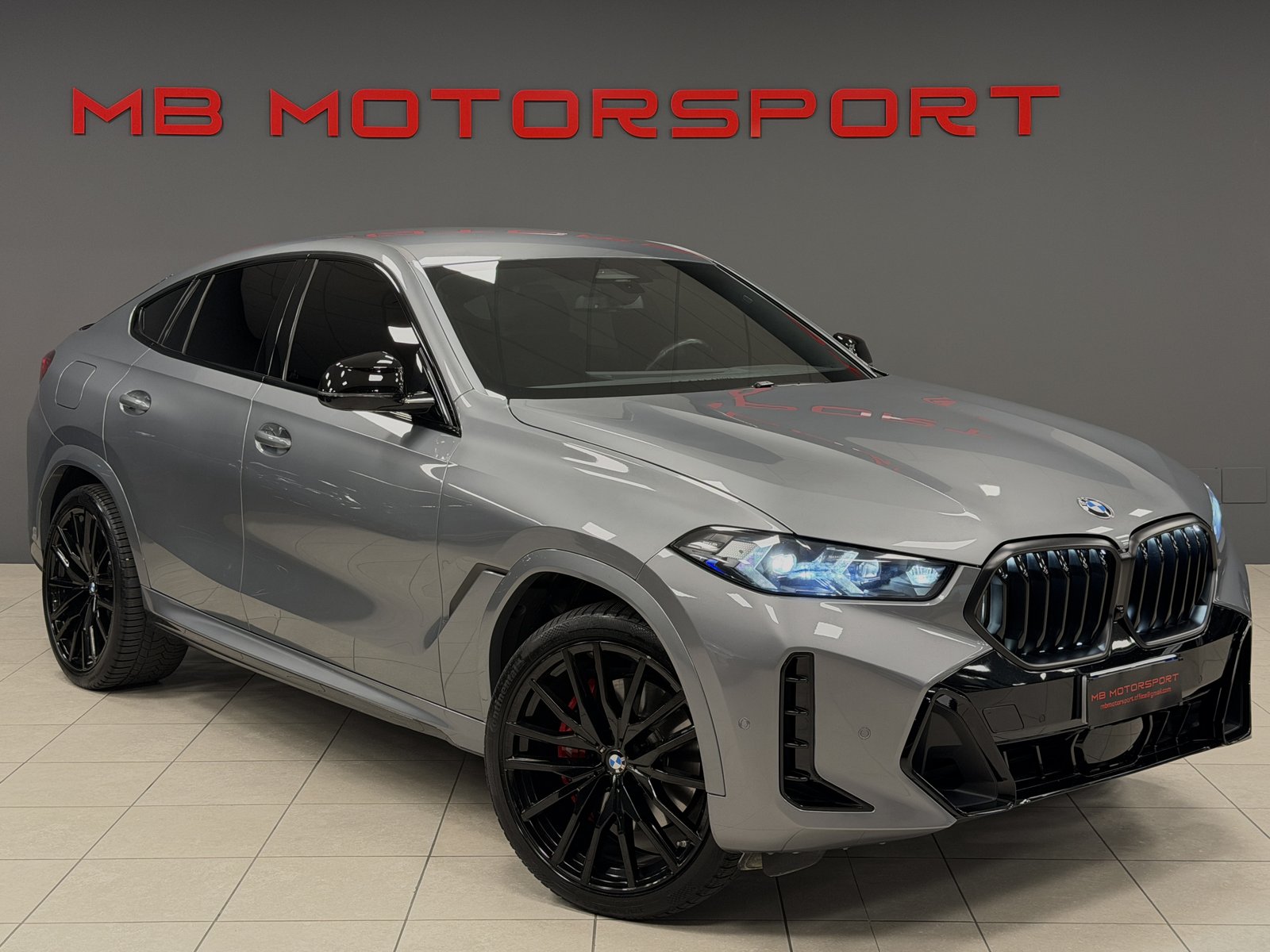 BMW X6 xDrive40d 352 CV Mild-Hybrid M Sport Pro LCI (Skyscraper Grey Metallizzato) nel salone MB Motorsport