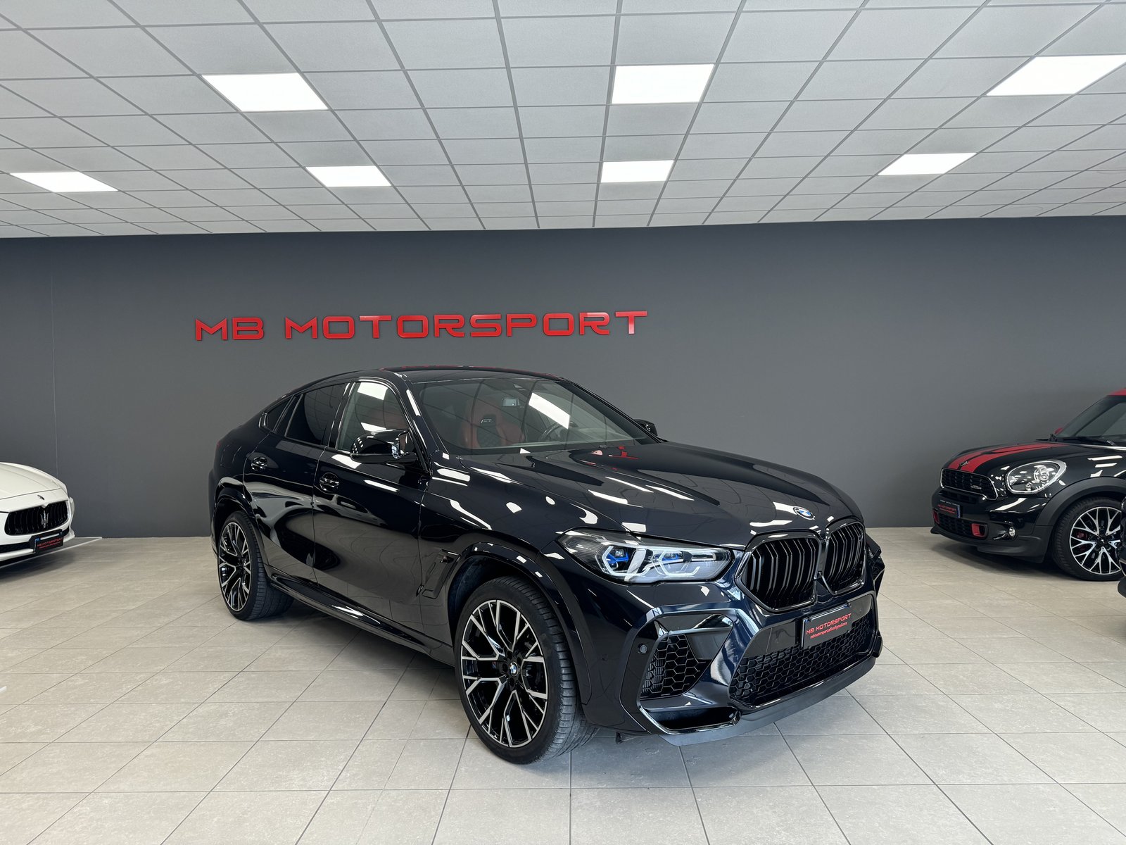 BMW X6 M Competition 4.4 V8 M TwinPower Turbo 625 CV (Black Sapphire Metallizzato) nel salone MB Motorsport