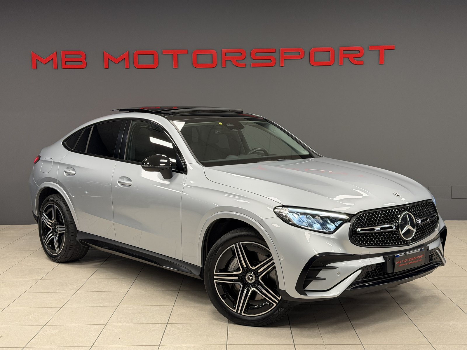 Mercedes-Benz GLC Coupé 300 de Hybrid EQ 4Matic AMG Line Premium Plus (Grigio) nel salone MB Motorsport