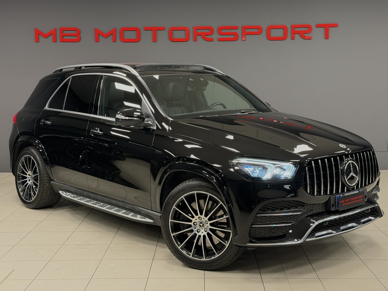 Mercedes-Benz GLE 350 de 4MATIC Plug-in Hybrid EQ Power 320 CV AMG Line (Nero Ossidiana Metallizzato) nel salone MB Motorsport