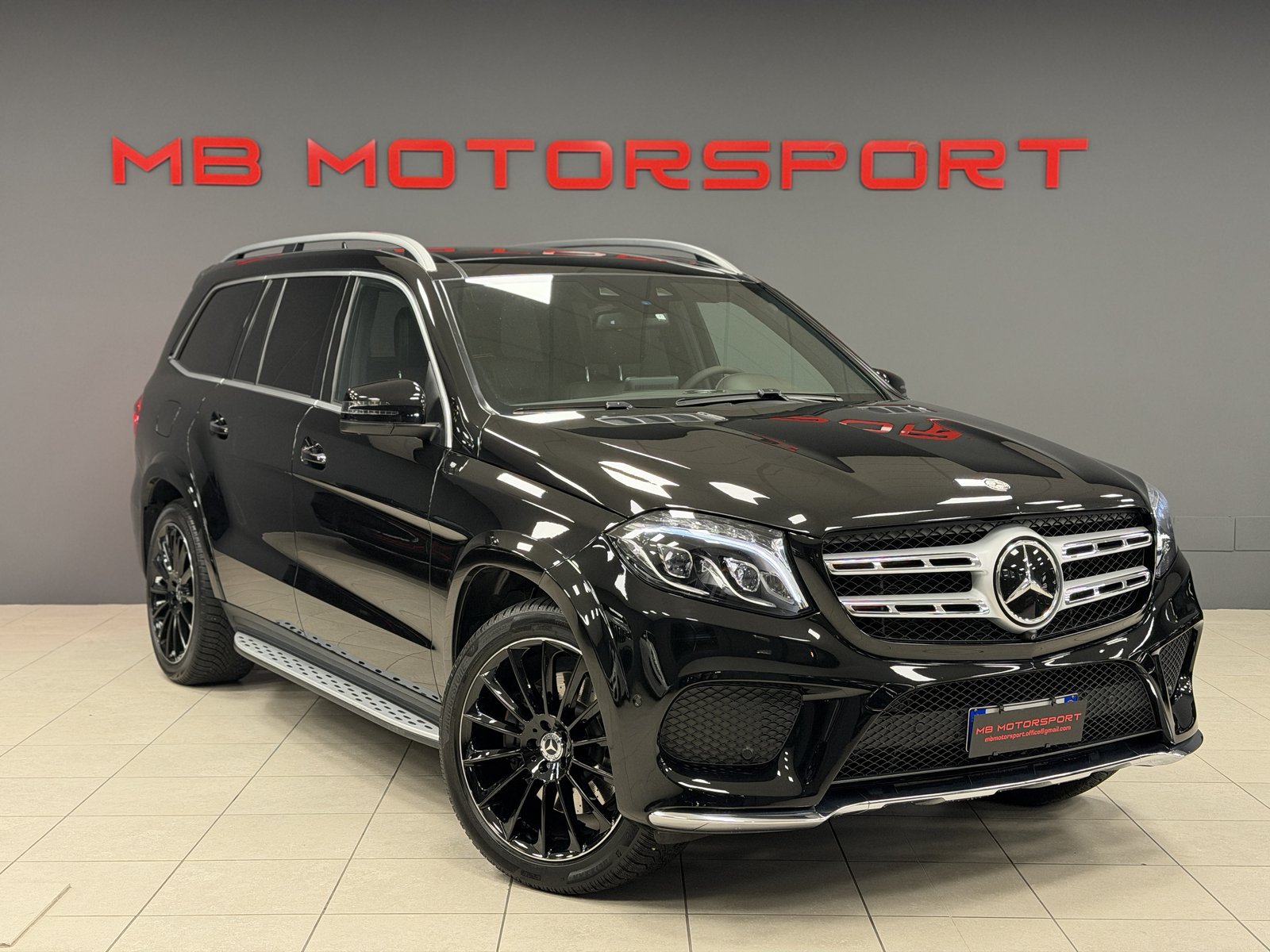 Mercedes-Benz GLS 350 d 4MATIC 258 CV V6 AMG Line 7 Posti (Nero Ossidiana Metallizzato) nel salone MB Motorsport