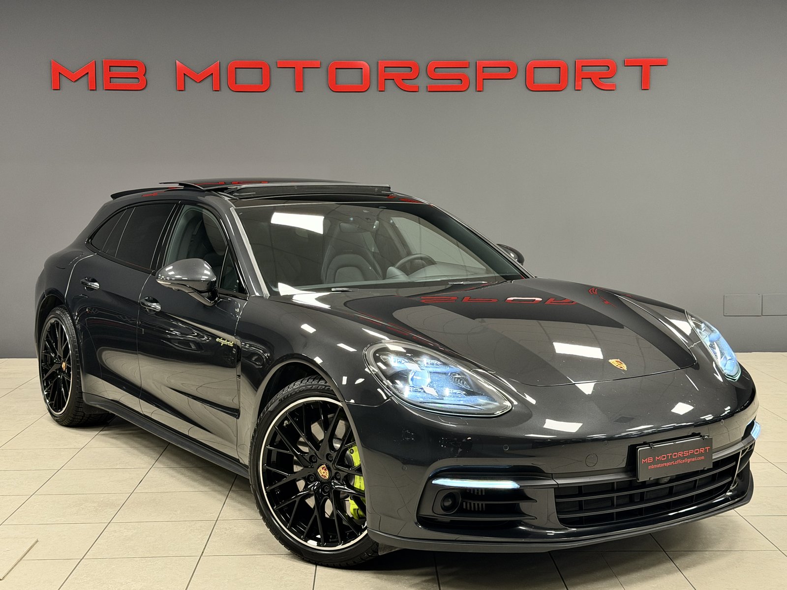 Porsche Panamera Sport Turismo 2.9 4 E-Hybrid 462 CV 10 Years Edition (Grigio) nel salone MB Motorsport